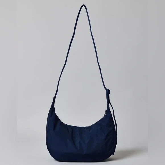 BAGGU Medium Crescent Bag - Teddy Bear Navy Blue UO Exclusive - Picture 3 of 5